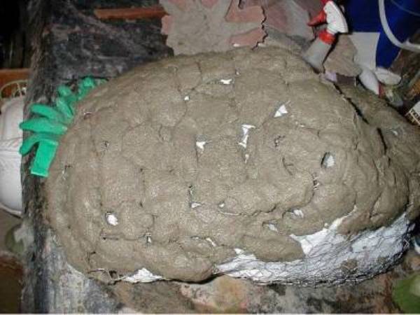 Иcискусственные камни и скульптуры из бетона на даче и в саду