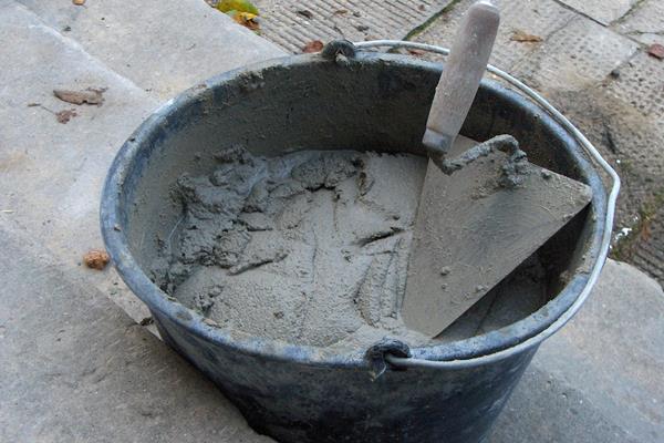 Иcискусственные камни и скульптуры из бетона на даче и в саду