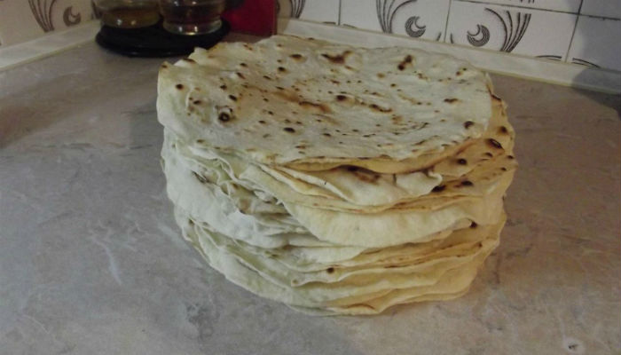 Вкусный тонкий грузинский лаваш на сковороде