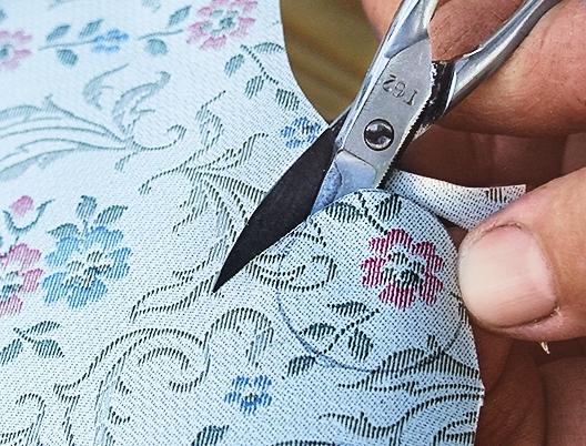 Как сделать из старой кастрюли цветочный контейнер или дачный умывальник