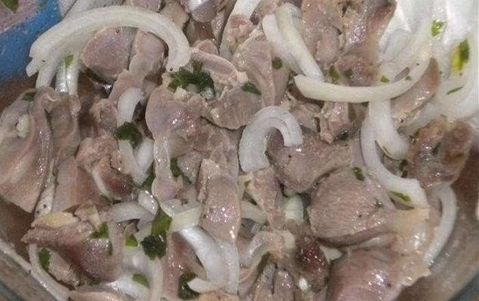 Очень вкусная закуска из маринованных куриных желудков. Все будут выпрашивать у вас рецепт!