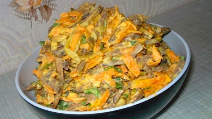 Печёночный салат — пальчики оближешь!