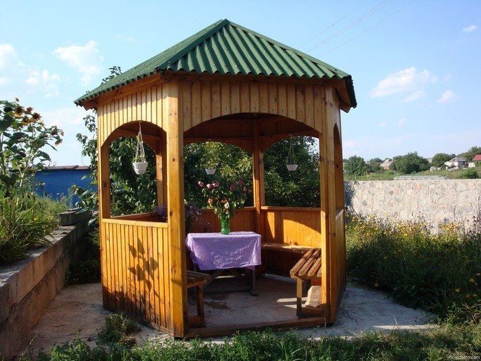 15 оригинальных дачных беседок