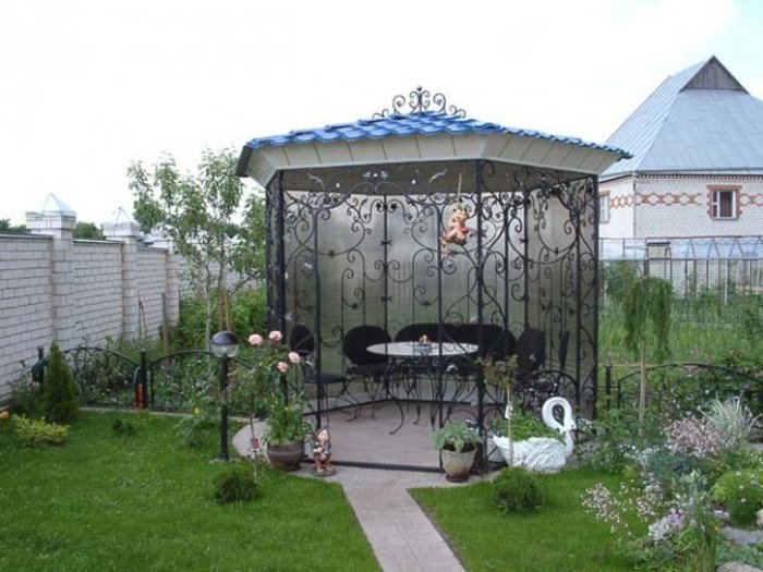 15 оригинальных дачных беседок