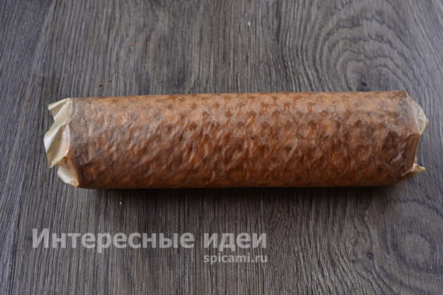 пропитать бисквит и свернуть