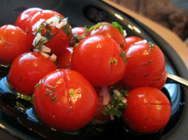 Малосольные помидоры с чесночком, рецепт