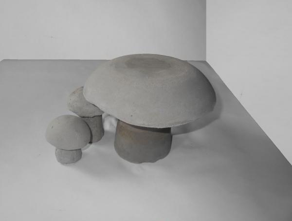Иcискусственные камни и скульптуры из бетона на даче и в саду