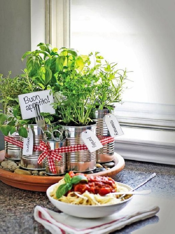 Свежесть зелени и трав круглый год: 15 идей для домашнего огорода на кухне