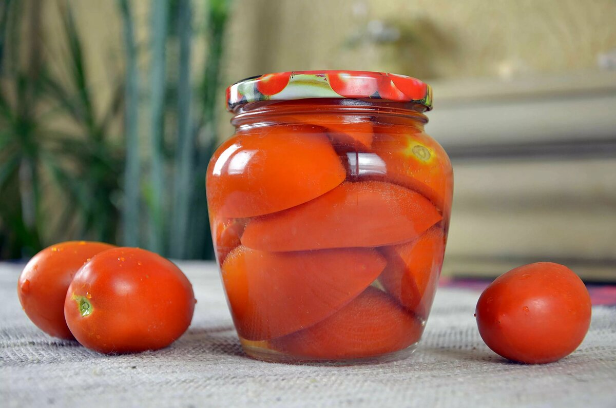 Маринованные половинки томатов в масле на зиму. От такой вкуснятины язык можно проглотить. Уже забыла, когда целые закатывала