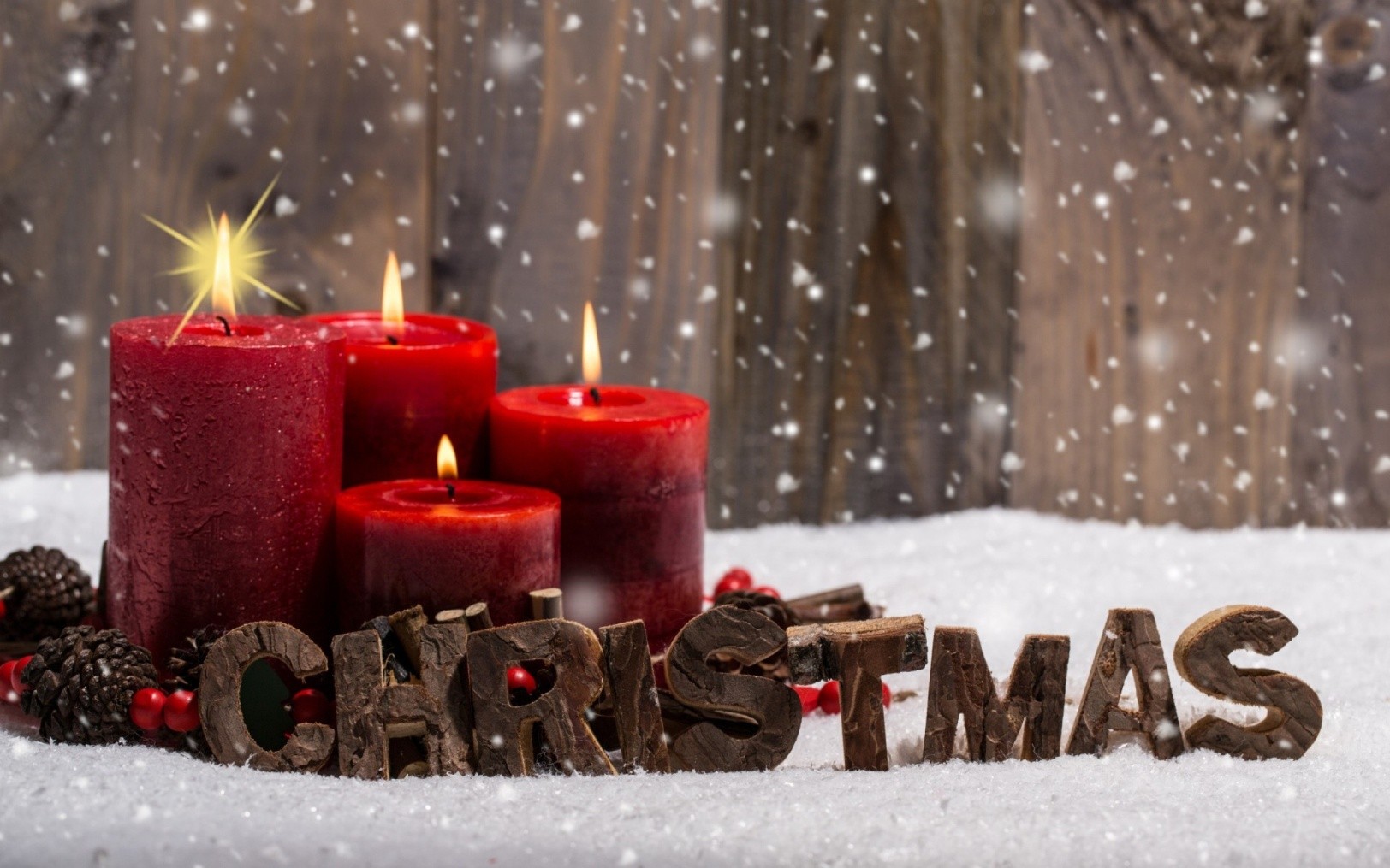 https://urokangl.ru/wp-content/uploads/2018/12/christmas-red-burning-candles-new-year-winter-snow.jpg