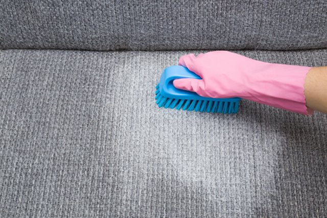 Как очистить мебель от пятен